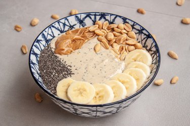 Banánová smoothie bowl s arašidovým maslom (zo 4 surovín)