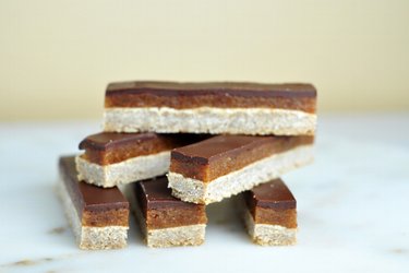 Zdravé karamelovo-čokoládové tyčinky